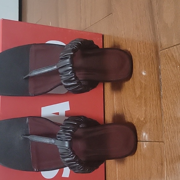 New without tags Staud size 37 black leather sandal - Picture 4 of 4